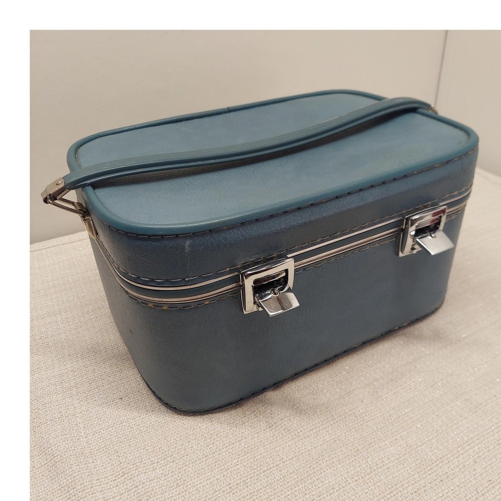 Vintage Blue Train Case Makeup Vanity Travel Bag Hard Shell with Mirror and Keys